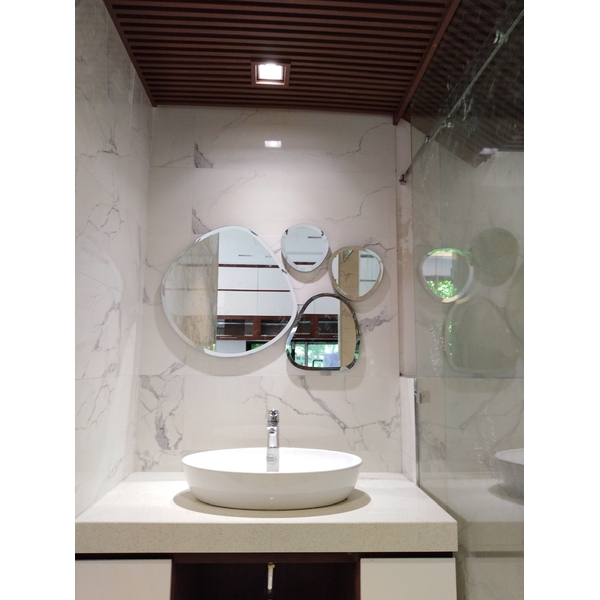 Gương phòng tắm decor hình đá
