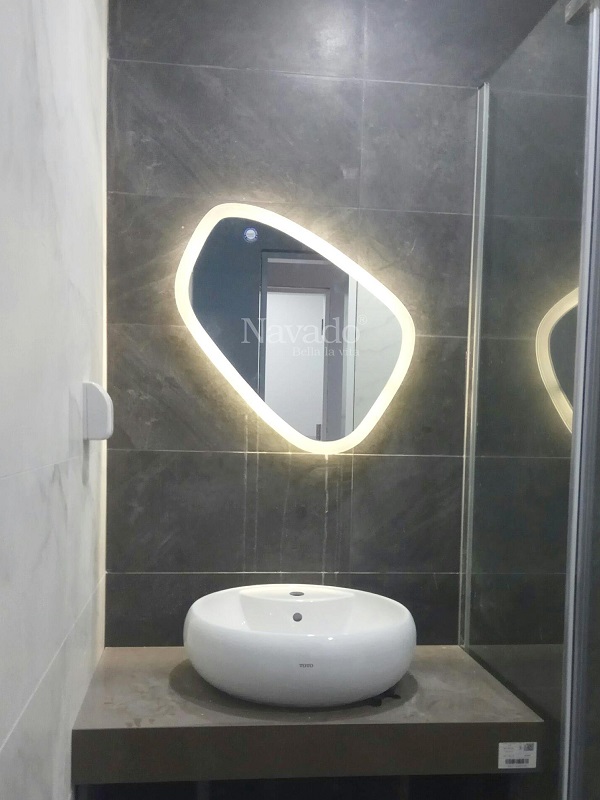 Gương phòng tắm đèn Led cách điệu