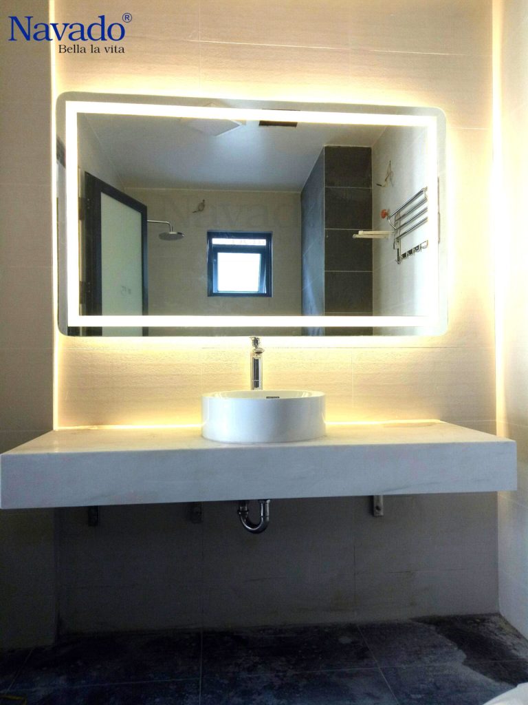 Gương phòng tắm gắn đèn