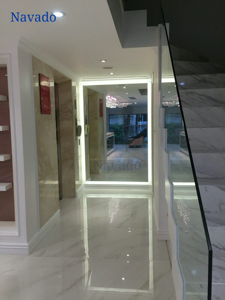 Gương gắn tường nghệ thuật đèn led
